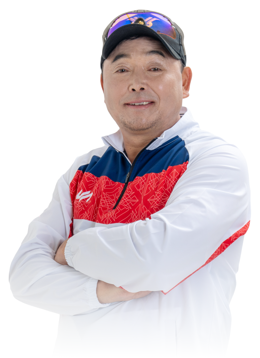 JK-PRO 운동복을 입고 팔짱을 낀 환자의 모습